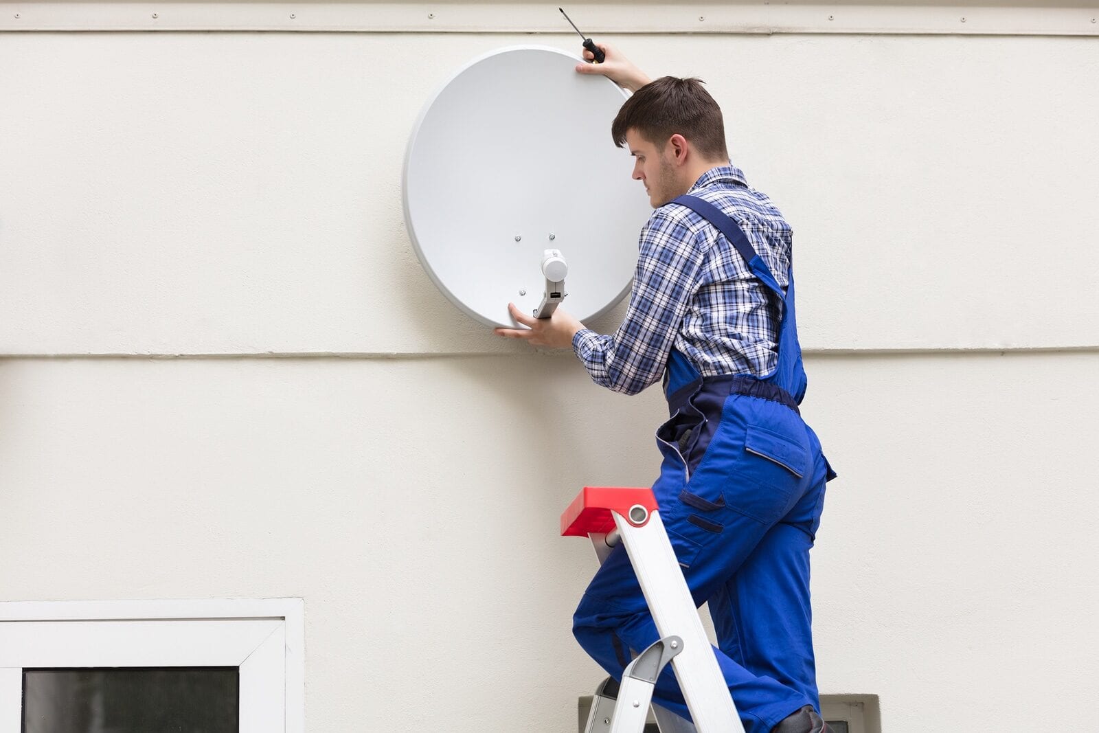 Come Installare Parabola e Antenna Satellitare a Milano